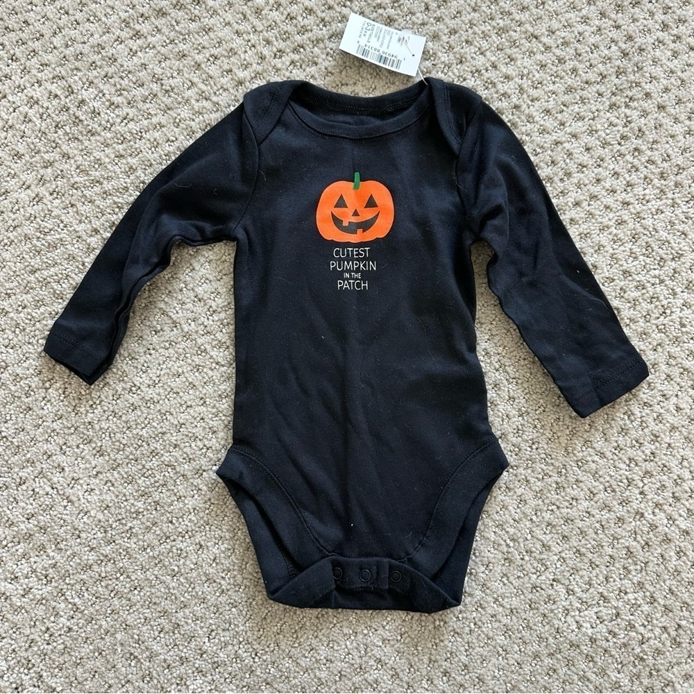 NWT Halloween Long Sleeve Onesie & Pajama Bundle 0-3 Months - Picture 11 of 11